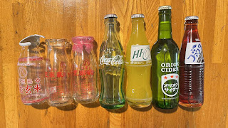 きのうイーアス高尾で買ったコーラや奄美の飲む玄米の瓶など